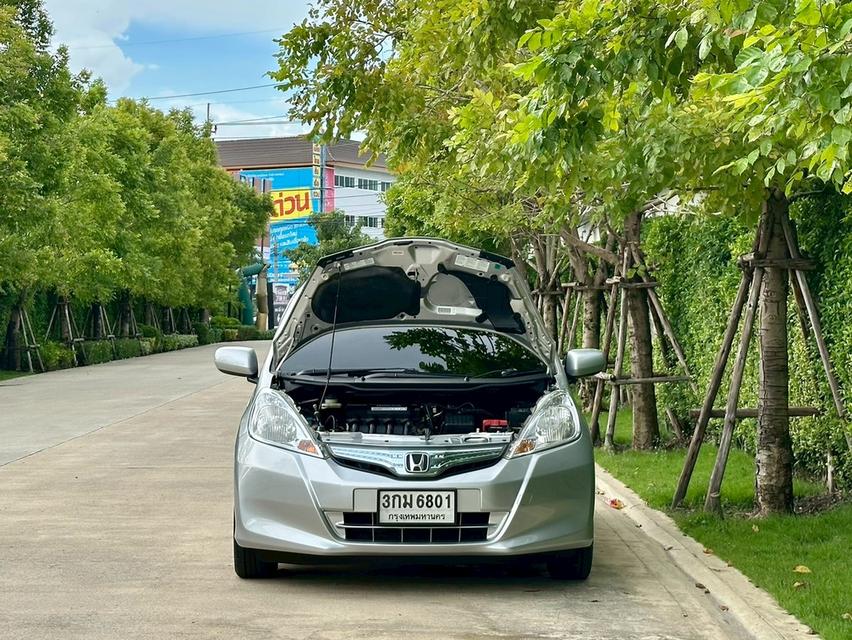 Honda Jazz Hybrid สุดยอดรถประหยัดน้ำมัน เฉลี่ย 20 กิโลลิตร สีเทา ปี 2014 9