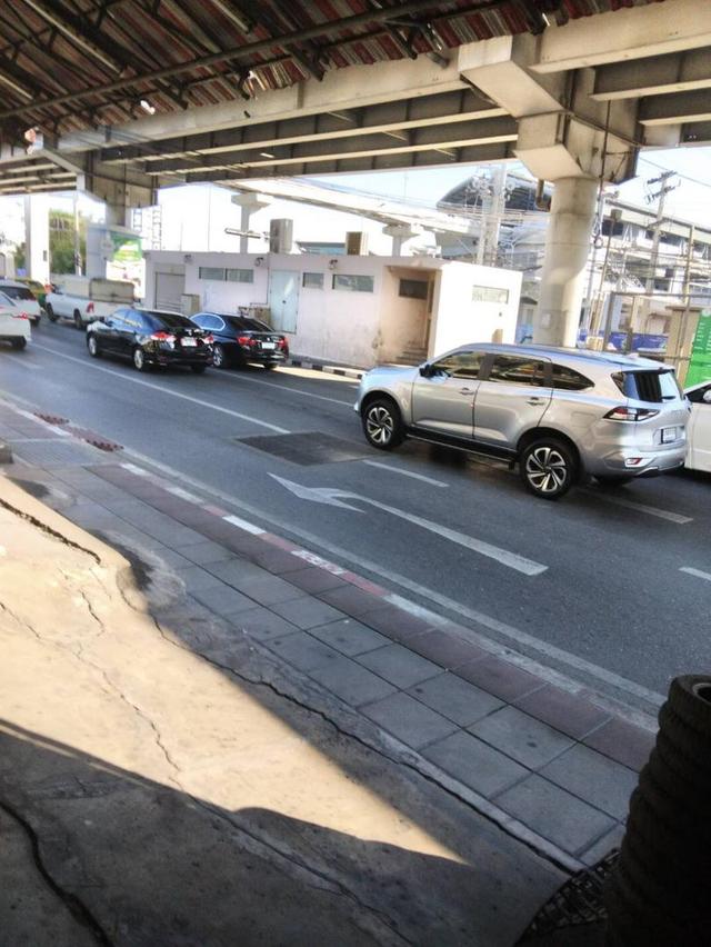 ขายตึกและให้เช่า ไม่มีจอดรถ แยกอุดมสุขติดถนนใหญ่ ใกล้รถไฟฟ้าสีเหลืองมากก 9