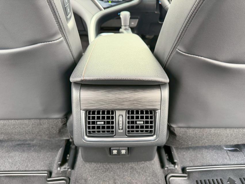 TOYOTA CAMRY 2.5 HEV Premium MNC Sunroof ปี23 สีขาวมุก สวยสุดในรุ่น มือเดียว สภาพป้ายแดง 13