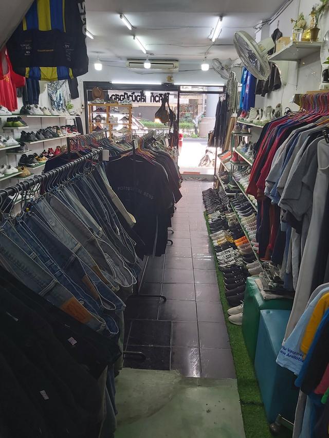 เซ้งร้านรองเท้าและเสื้อ ผ้ามือสองปากซอยลาดพร้าว 41 ทำเลทอง 6