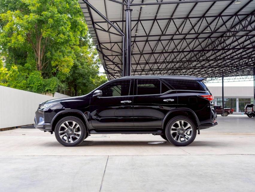 Toyota Fortuner 2.8 Legender 4WD ปีจด 2021
