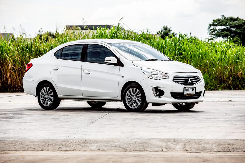 MITSUBISHI ATTRAGE 1.2 GLX สีขาว เกียร์ออโต้ ปี 2017