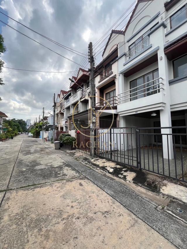 B69-297 ขายด่วน ทาวน์โฮม 3 ชั้น โครงการสายลม ปากเกร็ด ปรับปรุงใหม่ทั้งหลัง เนื้อที่ 20.4 ตร.ว พื้นที่ใช้สอย 200 ตร.ม 4 ห้องนอน 3 ห้องน้ำ 1 ห้องครัว 2