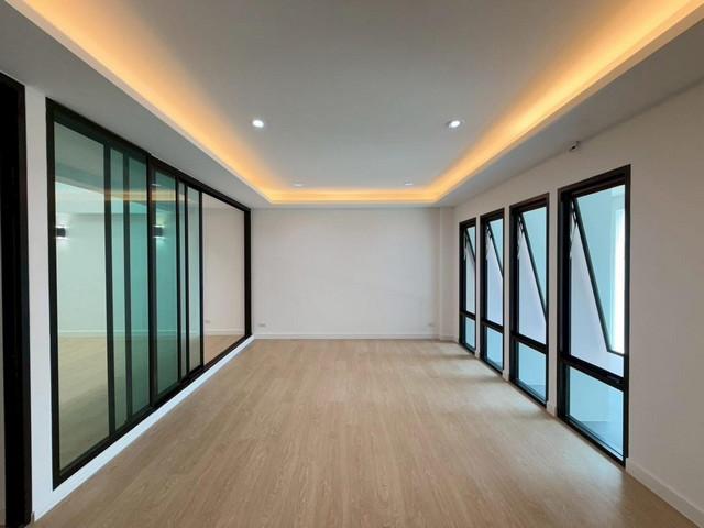 ทาวน์โฮม Sukhumvit 101 รีโนเวทใหม่พร้อมอยู่4 นอน 6ห้องน้ำ ใกล้ BTS ปุณณวิถี 5