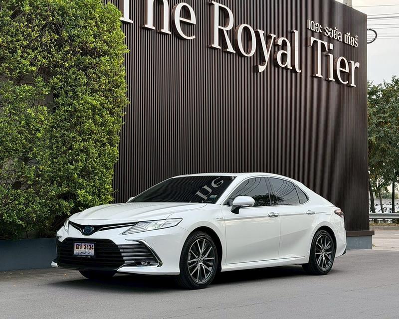 TOYOTA CAMRY 2.5 HEV Premium MNC Sunroof ปี23 สีขาวมุก สวยสุดในรุ่น มือเดียว สภาพป้ายแดง