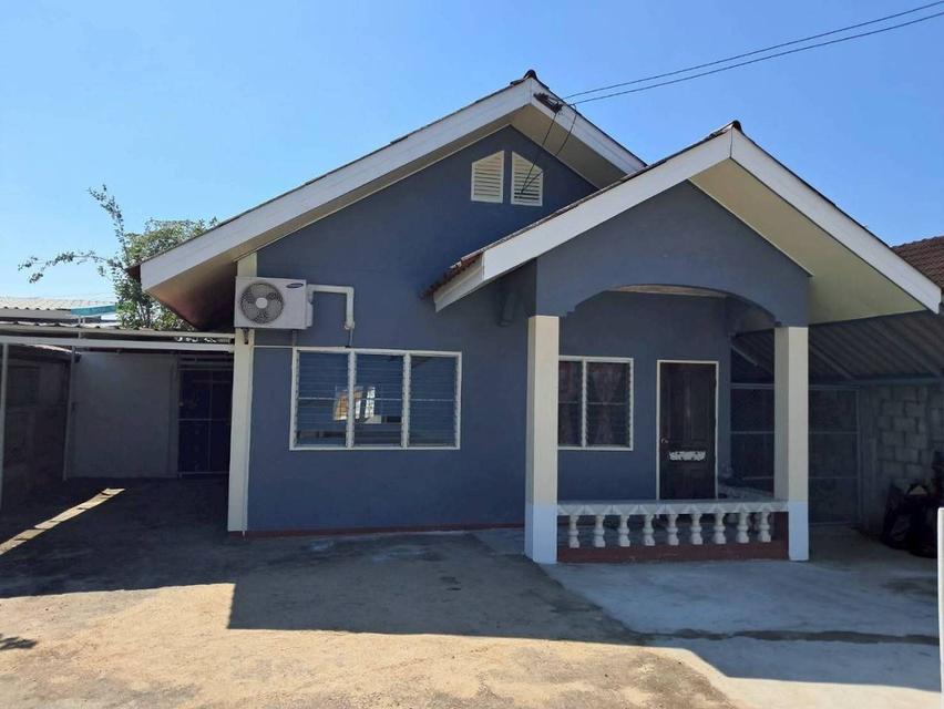 ขายบ้านเดี่ยว 1 ชั้น อยู่ในหมู่บ้านฝ้ายคำแลนด์ ซอย 22 ใกล้ตลาดสันป่าฝ้าย อำเภอเมือง จังหวัดลำพูน 2
