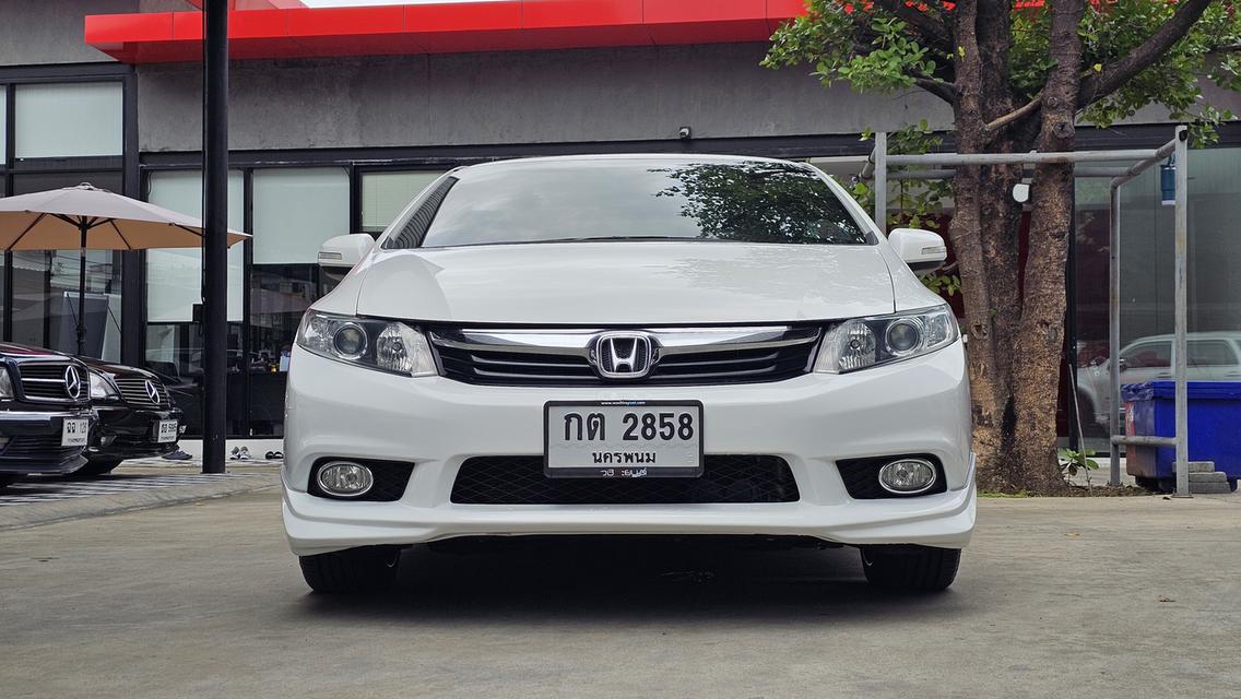 ขายรถ Honda Civic FB 1.8E Sedan ปี 2013 สีขาว เกียร์ออโต้ รูปที่ 2