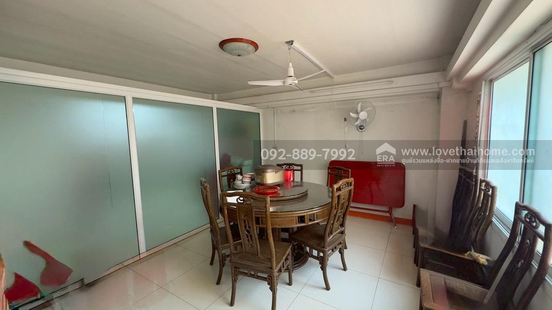 ขายตึกแถว 5 ชั้น หมู่บ้านอมรชัย2 ถนนพระราม2 ซอย34 มีทั้งหมด 4 คูหา พื้นที่ 80.4 ตรว. ราคาถูก ขายเพียง 16 ล้านบาท ใกล้เซ็นทรัล พระราม2 4