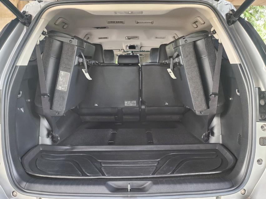 ขายรถ Toyota Fortuner 2.4V 2wd ปี 2023 สีเทา เกียร์ออโต้ 16
