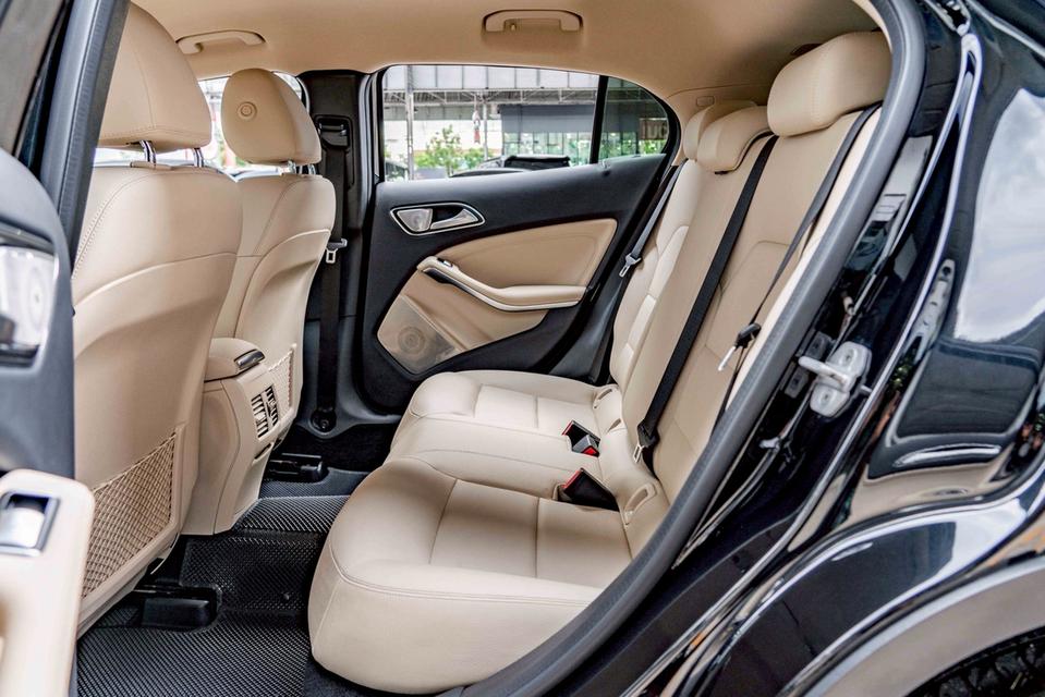 รหัสรถ NP7977 BENZ GLA200 1.6 2017 17