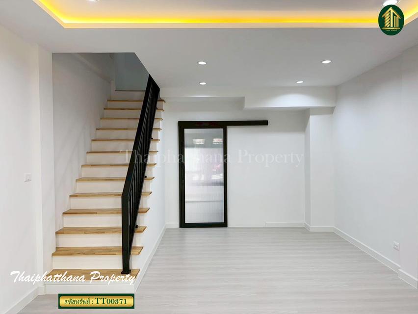 ทาวน์โฮม 3 ชั้น ซอยนาคนิวาส ลาดพร้าว 5