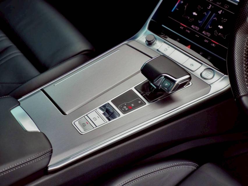 Audi A6 Avant 45 TFSI S-Line Black Edition ปี 2020 ไมล์ 11x,xxx km. 12