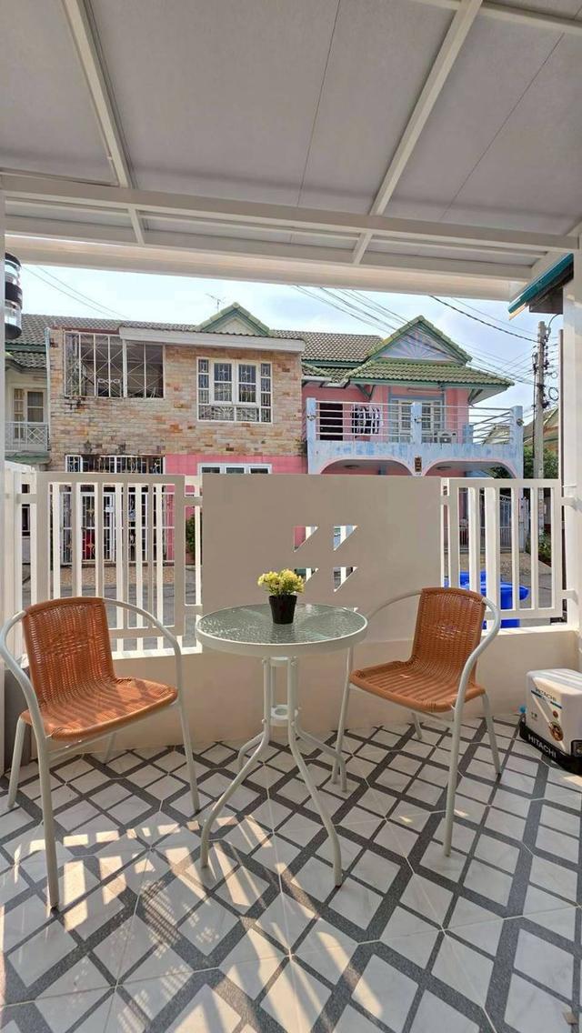 หมู่บ้านพฤกษา18/1 บางใหญ่ ซอยแก้วอินทร์ ทาวน์เฮาส์ 2 ชั้น มีเคาท์เตอร์บาร์ ตกแต่งใหม่พร้อมอยู่ หน้ากว้าง 6 เมตร ใกล้ทางด่วนM81-เซ็นทรัล เวสต์เกตื่น 2