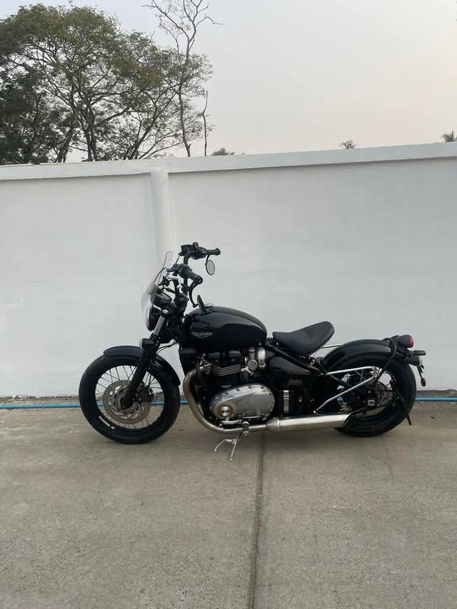 Triumph Bonneville Bobber สีดำ 4