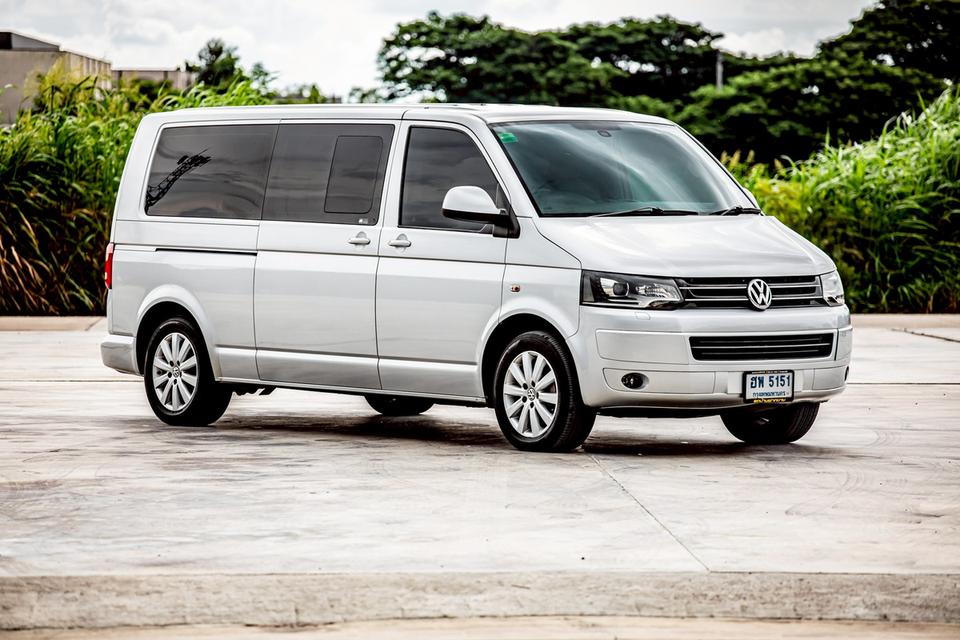 VOLKSWAGEN CARAVELLE 2.0 TDI ดีเซล ปี 2012 สีเทา มือเดียวป้ายแดง
