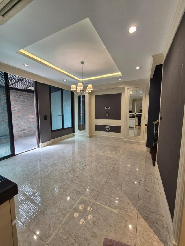 ขาย-ให้เช่า ทาวน์เฮ้าส์ หมู่บ้าน Residence Sukhumvit 65 ใกล้ BTS เอกมัย 28 ตรว 4 ชั้น 5