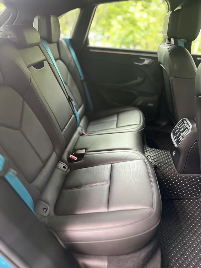 รหัสรถ KPV818 2022 Porsche Macan สี Miami Blue  5