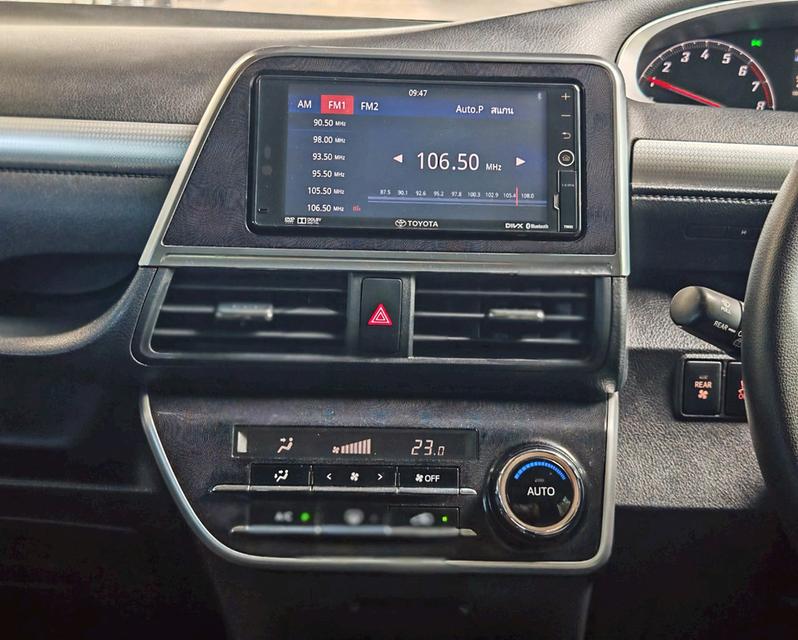 ขาย TOYOTA SIENTA 1.5 V ปี 2017 10