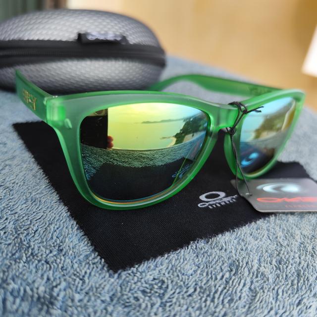 Rare Oakley Frogskins Collectors Edition Sunglasses Transparent Green Retro 2