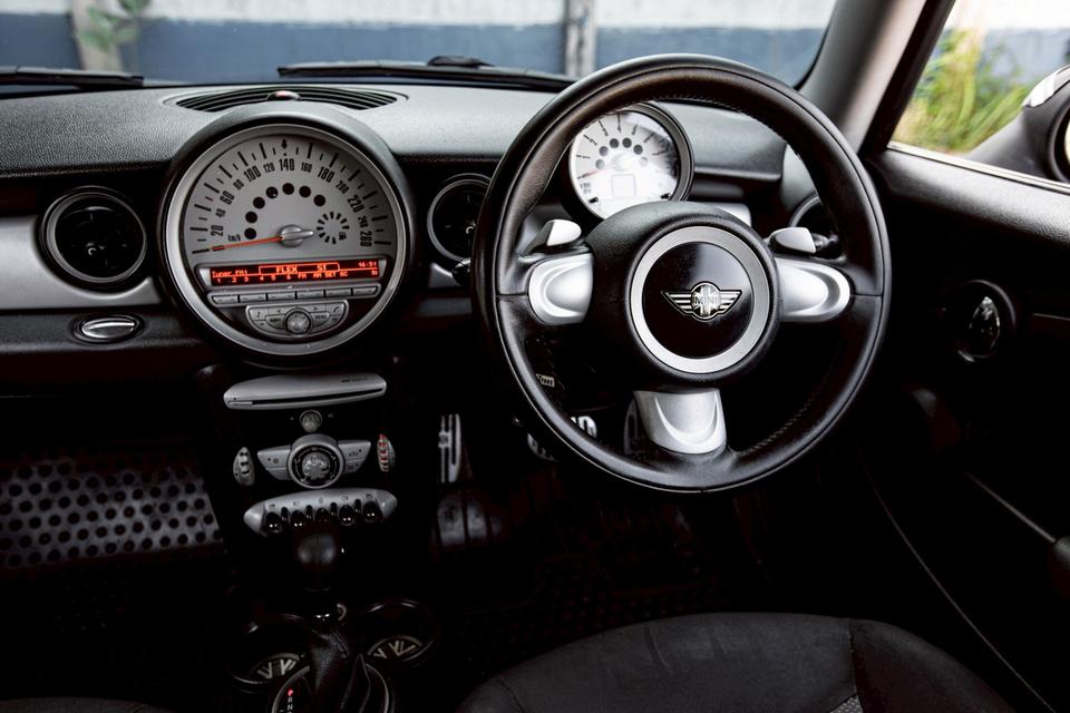 Mini One Cooper RHD ปี 2010 สีดำ รถสวยสภาพดี รูปที่ 15