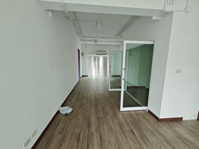 ให้เช่าอาคารสำนักงาน 4 ชั้น ย่านอ่อนนุช 66 พื้นที่ใช้สอยรวม 500 ตร.ม. เขตประเวศ ทำเลดี เดินทางสะดวก เหมาะสำหรับทำ Home Office สำนักงานธุรกิจ  โชว์รูม 6
