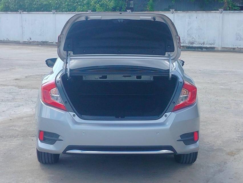 Honda Civic FC 1.8 E CVT (MNC) 2019 สีเทา ออโต้  • มือเดียว โฉม Minorchange