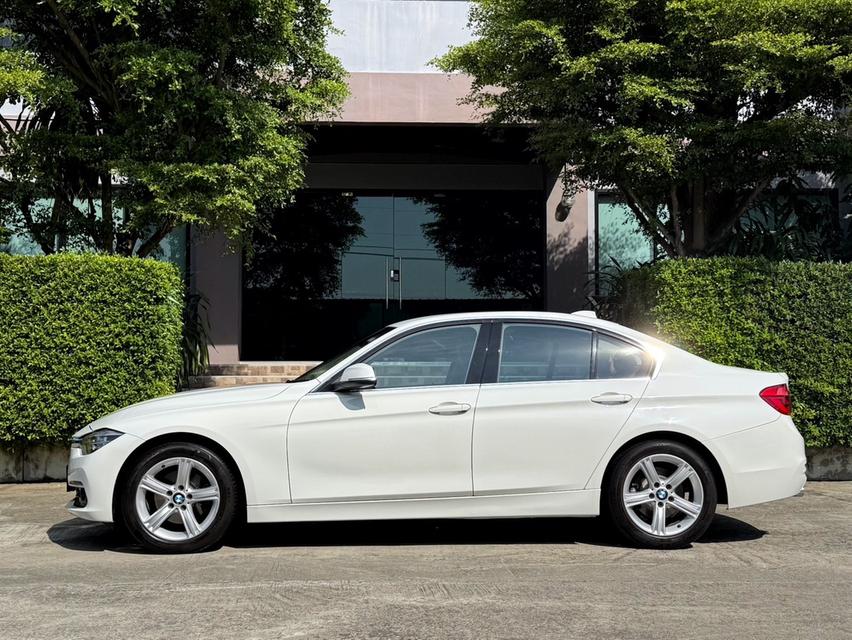 2017 BMW 320D LCI รถมือเดียวออกป้ายแดง รถวิ่งน้อย เข้าศูนย์ทุกระยะ รถไม่เคยมีอุบัติเหตุครับ 5