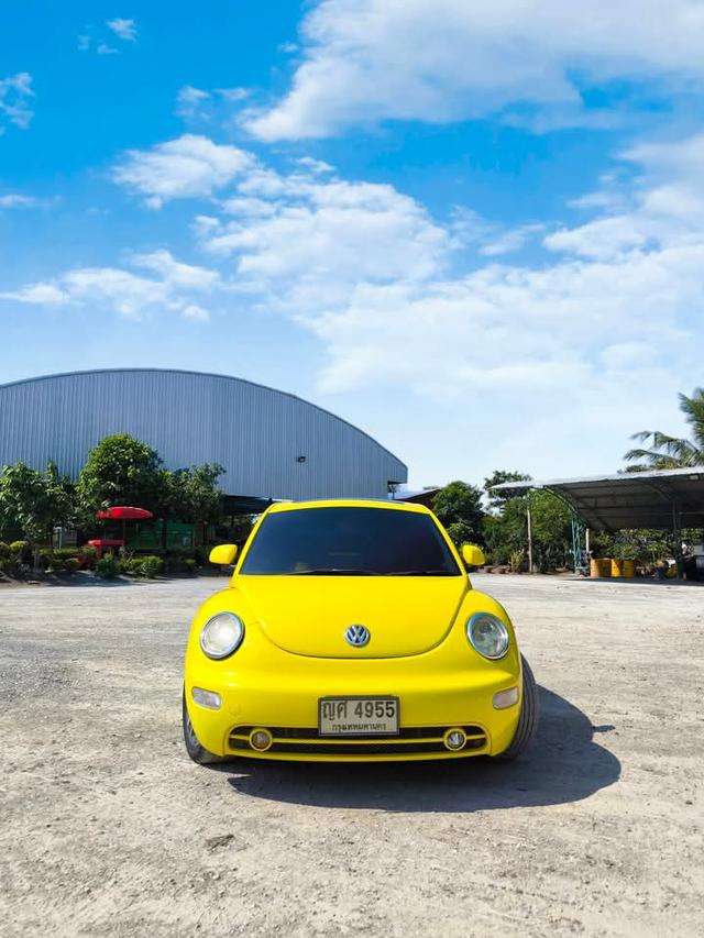 Volkswagen Beetle สีเหลือง 2