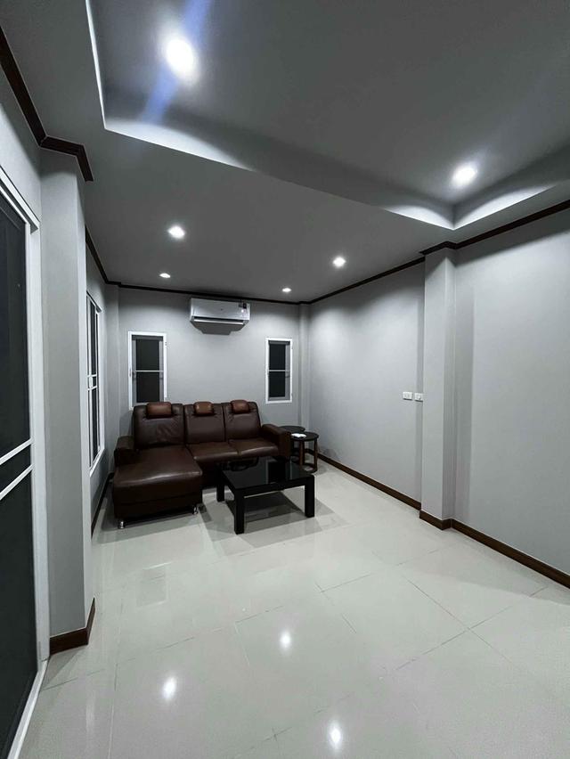 ให้เช่าบ้านเดี่ยว 2 ชั้น หมู่บ้านวราวิลล์ 2  ถ. 345  ซ.เงินล้าน ต.บางคูวัด อ.เมือง จ.ปทุมธานี เช่า 25,000/ด.  เนื้อที่ 57 ตรว.5นอน 3น้ำ 1ครัว 2ที่จอด 5