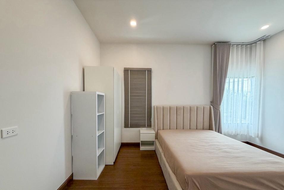 🏡🔥 ให้เช่าบ้านหรู BRITANIA BANGNA–SRIVAREE บ้านหลังมุมติดสวน! 4 ห้องนอน 5 ห้องน้ำ จอดรถ 3 คัน ค่าเช่า 79,000 บาท/เดื 15