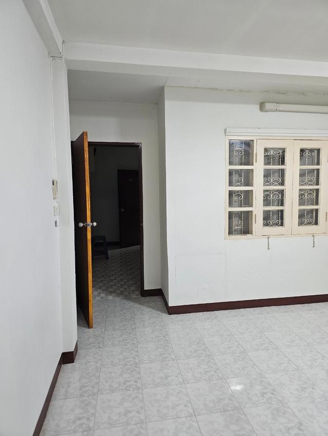 ขายถูก‼️ ทาวเฮ้าส์พร้อมอยู่ใกล้ตลาด หมู่บ้านสินทวี บางมด หาของกินง่าย ทำเลค้าขายได้ ใกล้แหล่งอำนวยความสะดวก 4