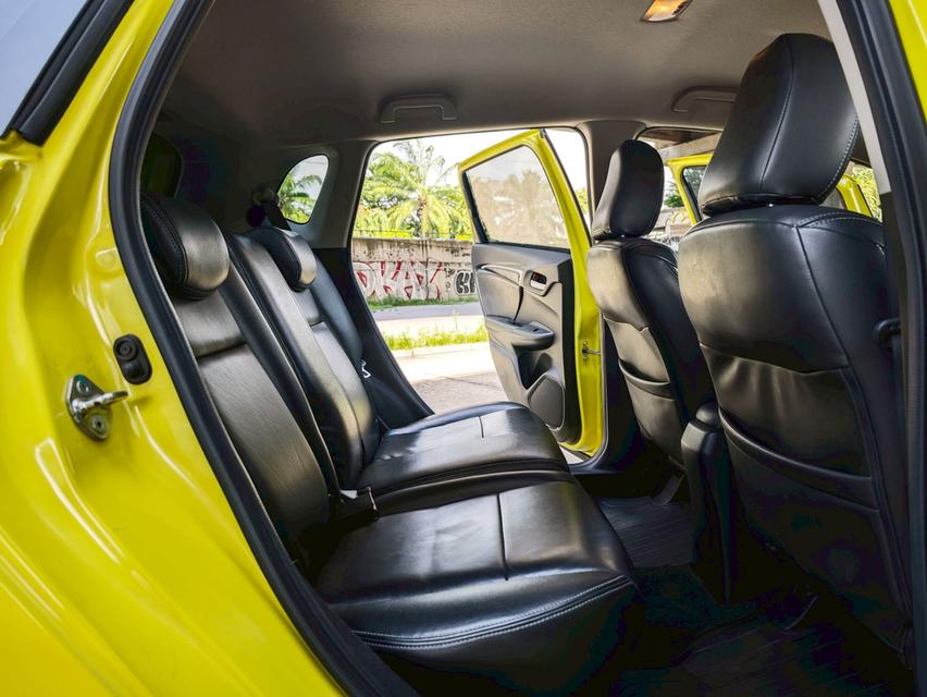2015 Honda Jazz 1.5 SV AT รถสวย มือเดียว ป้ายแดง ไมล์น้อย รูปที่ 14
