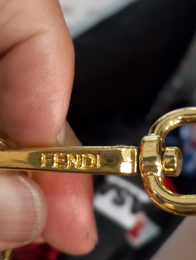 กระเป๋าสะพายข้างFendi 6