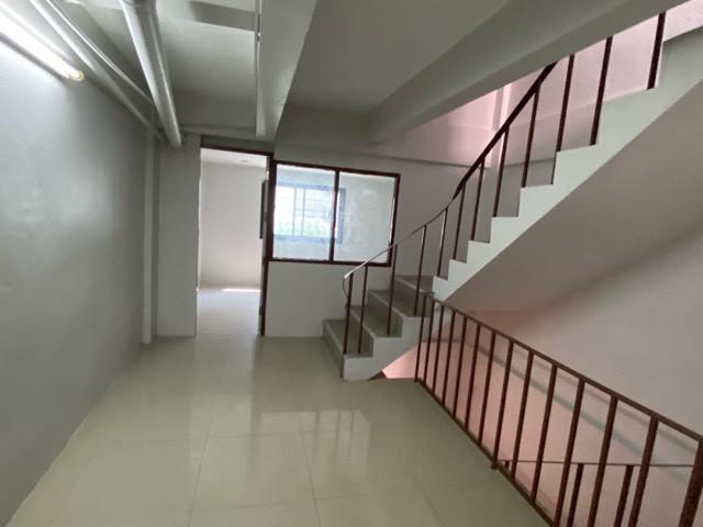 ให้เช่าอาคารพานิชย์ 4.5ชั้น รีโนเวทใหม่ ซอยพระรามเก้า 33 ใกล้จุดขึ้นลงทางด่วน ใกล้เดอะไนน์ พระราม 9 มอเตอร์เวย์ เหมาะทำนักงานเก็บสินค้าพักอาศัย 4