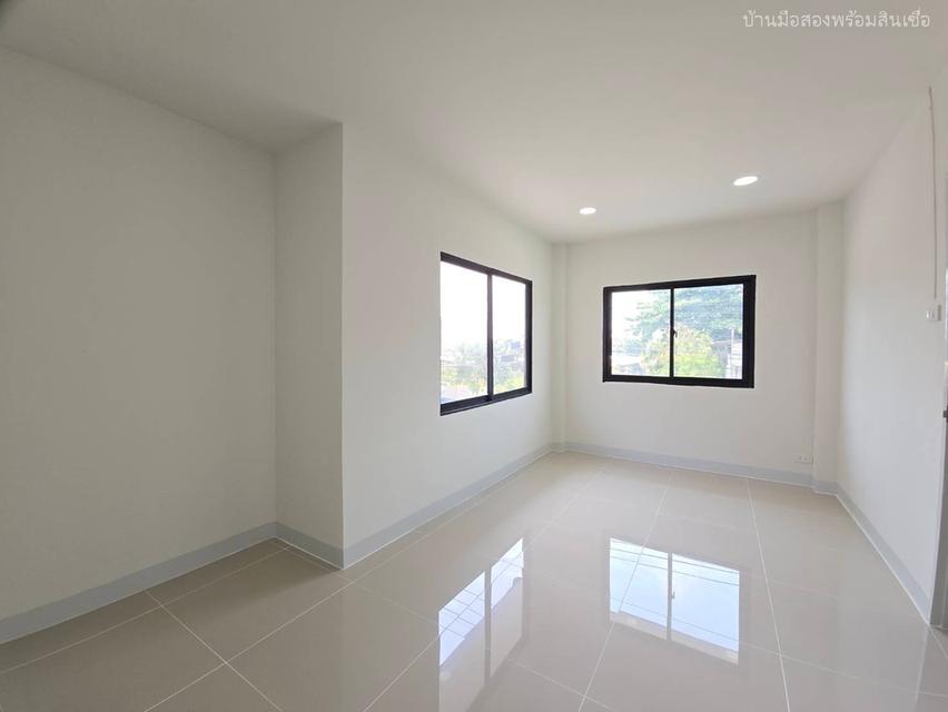 หมู่บ้าน เมืองทรัพย์ธานี  เลียบคลองสอง 25 11