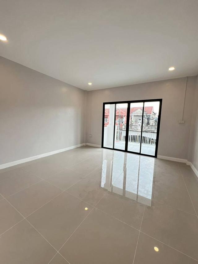 หมู่บ้านลภาวัล3  เสาธงหิน บางใหญ่ทาวน์เฮาส์ 2 ชั้น ตกแต่งใหม่พร้อมอยู่ ทำเลติดรถไฟฟ้า ใกล้เวสเกต ใกล้M81 11