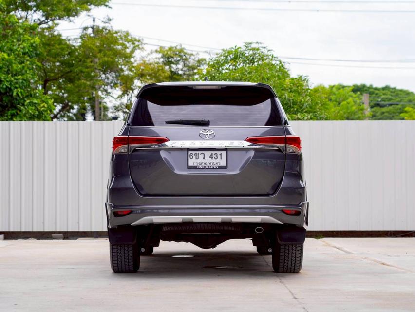 Toyota Fortuner 2.4V 2WD ปี จด 2017