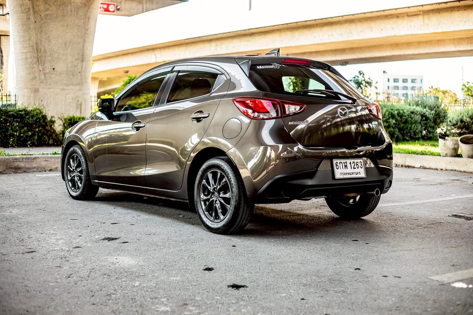 Mazda2 1.3 HighConnect Sport ปี 2017 สีน้ำตาล มือเดียวป้ายแดง 7