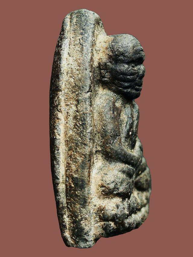 หลวงปู่ทวดเนื้อว่าน รุ่นแรก พิมพ์กรรมการ วัดช้างให้ ปี 2497.....เก่าๆ 4