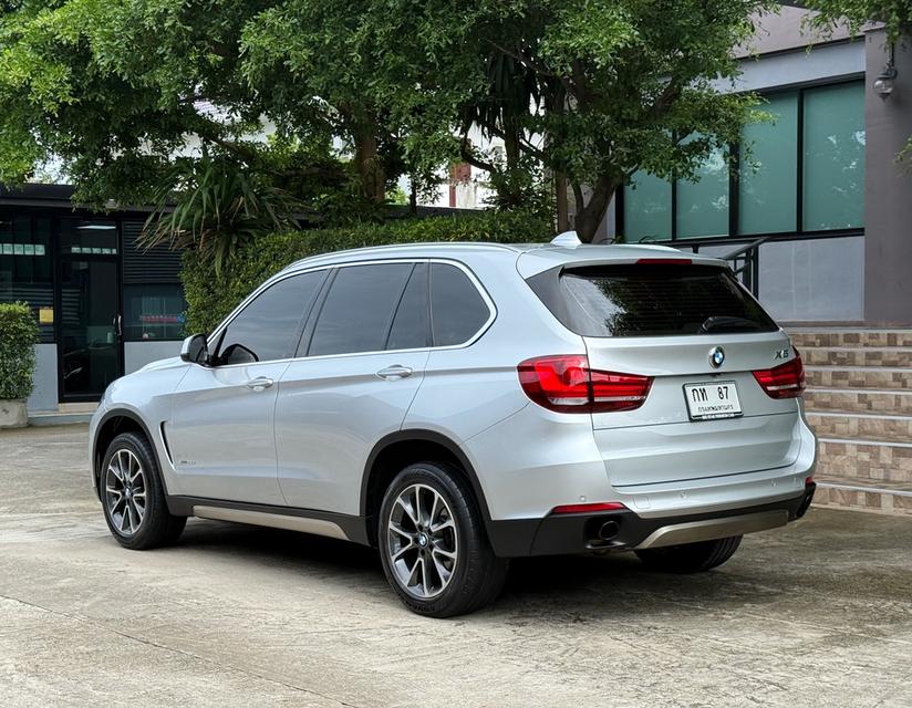 2015 BMW X5 25D รถสภาพสวยสมบูรณ์ พร้อมใช้งาน รถวิ่งน้อย ประวัติศูนย์ครบ ไม่เคยมีอุบัติเหตุครับ 6