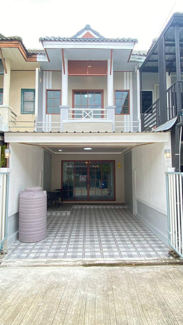 🏠 ทาวน์เฮาส์ 2 ชั้น 2 นอน 2 น้ำ พร้อมของแถมครบ ราคาเพียง 1.79 ล้าน 📌 หมู่บ้านดิเอมเมอรัลด์พาร์ค 2 4