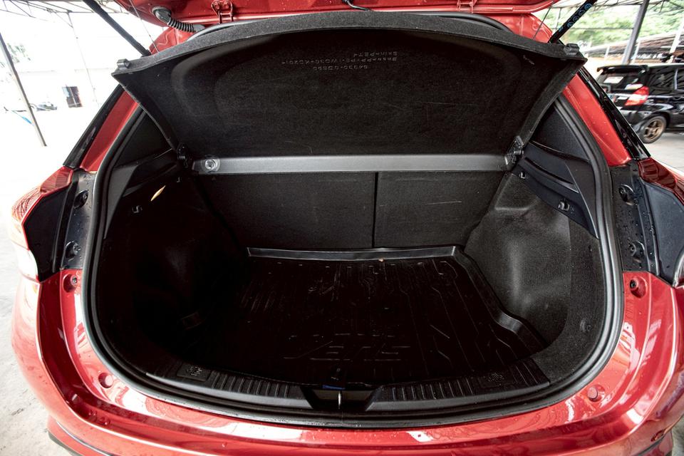 Toyota Yaris 1.2 Entry ปี 2018 สีแดง มือเดียวป้ายแดง  19