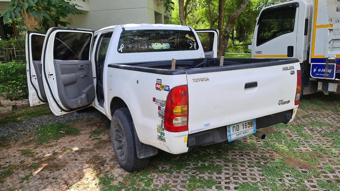 ขาย TOYOTA VIGO DUAL CAB 2.5 4 ประตู สีขาว ปี 2006  2