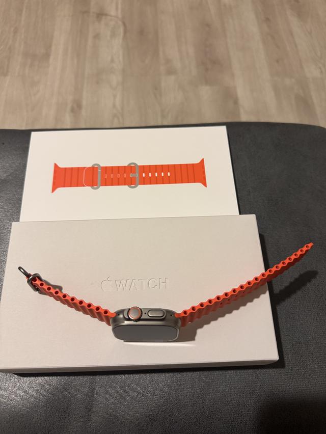 Apple Watch Ultra2 ขนาด 49 mm (Titanium Orange Band) 3