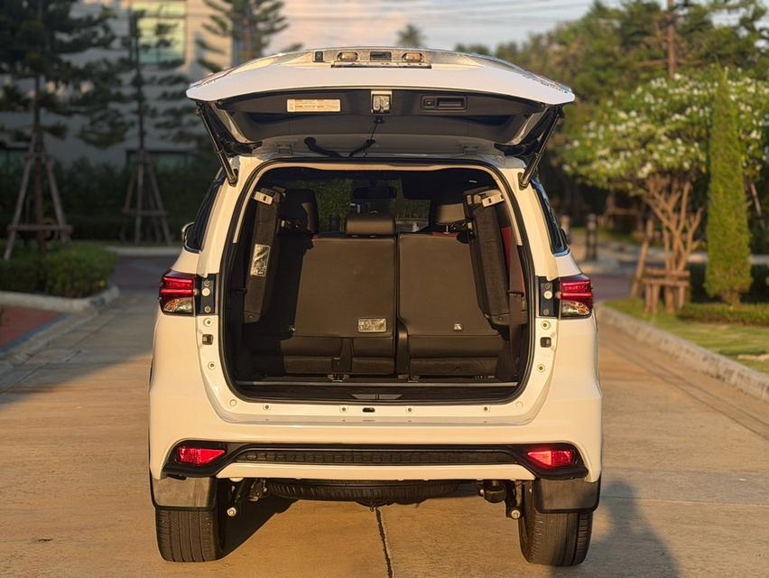 (แจ้งรหัสรถ NC9111)📍📍 TOYOTA ✳️ FORTUNER 2.8 TRD Sportivo (Black Top) (2WD) 2018 รูปที่ 7