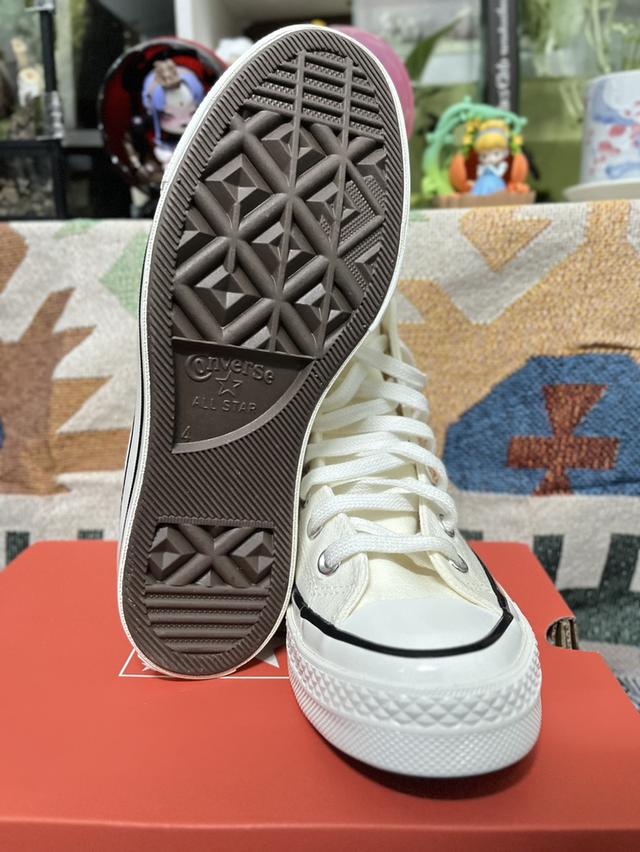 Converse Chuck 70 School Daze Floral Graphic ของแท้