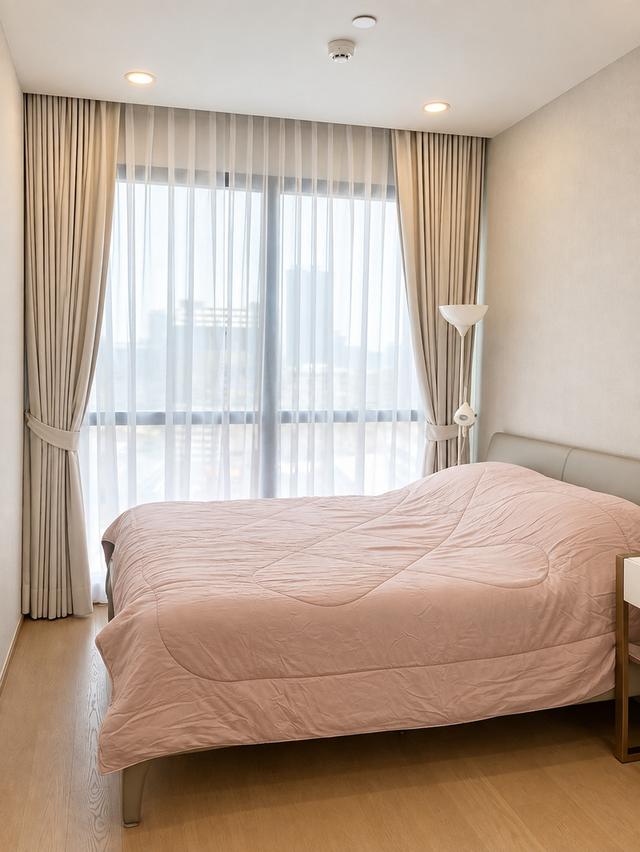 ขาย 13.6 ล้าน หรือให้เช่า 55000 คอนโด Ashton Chula-Silom ชั้น 21 ขนาด 57 ตรม 2นอน 1น้ำ เฟอร์ครบ พร้อมอยู่ วิวเมือง ใกล้ MRT สามย่าน 180 เมตร 4
