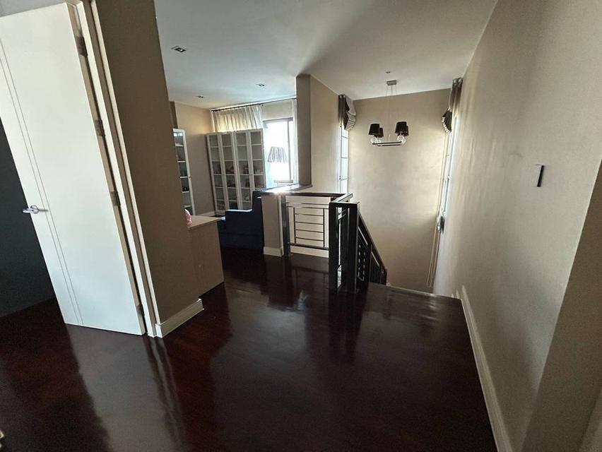 บ้านเดี่ยวสามชั้น โครงการฯนาราสิริ ทรอเพียรี่ นวมินทร์  56 ตรว..เฟอร์นิเจอร์ครบ  10