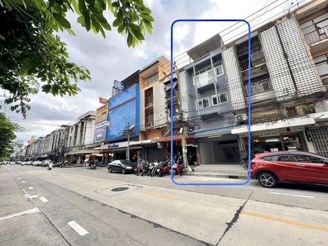 ให้เช่าอาคารใกล้ MRT ศูนย์วัฒนธรรม 3.5ชั้นใกล้สี่แยกเหม่งจ๋าย ย่าน รัชดาภิเษก, พระราม 9, ลาดพร้าว