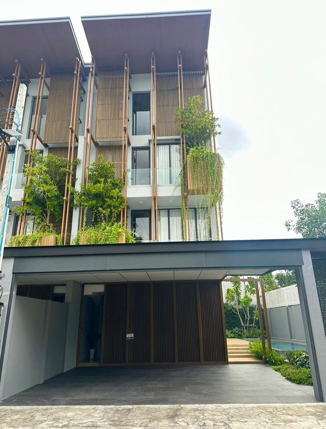 Sale luxury home office Alive Ekamai - Ramintra บ้านสวยสไตล์ Modern Topical  4